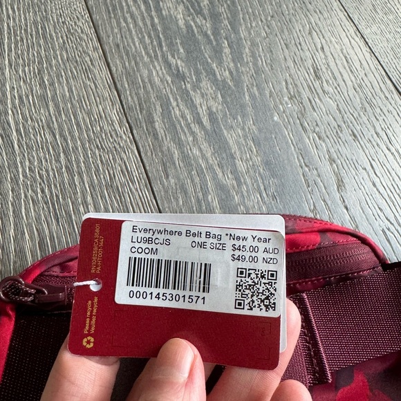Lululemon Everywhere Belt Bag *New Year in Rabbit All Over Print Red Multi - Picture 6 of 8
